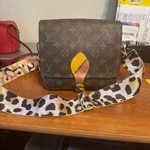 Louis Vuitton Cartouchiere MM - Excellent Condition